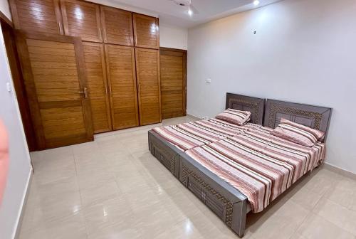 Postel nebo postele na pokoji v ubytování Pearl Signature Farm House