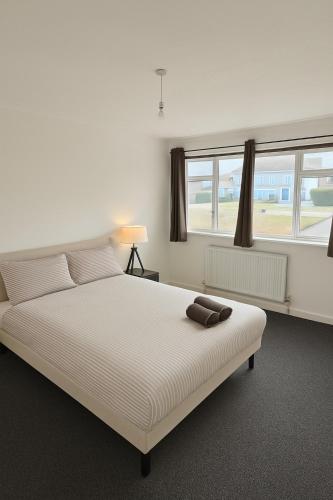 Postel nebo postele na pokoji v ubytování 3-Bed Bungalow-Garden and Free Parking