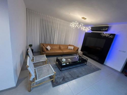 Μια τηλεόραση ή/και κέντρο ψυχαγωγίας στο Amar Luxury