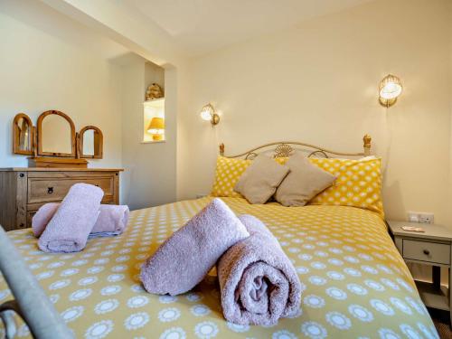 Postel nebo postele na pokoji v ubytování 2 Bed in Alford 92252