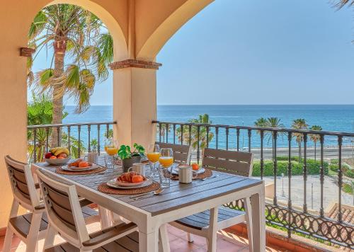 Marina XI Enjoy the Sun, Sea Views, Pools & BBQ Steps from the Beach in Mijas Costa & Fuengirola