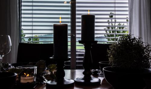 a table with candles on top of a table at Ferienwohnung Felicitas in Aichstetten