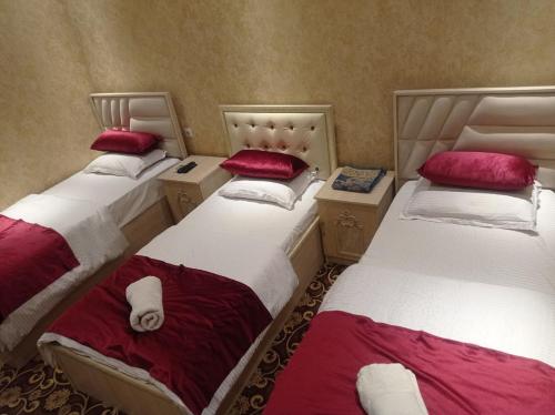 Cama o camas de una habitación en Soleh Hotel