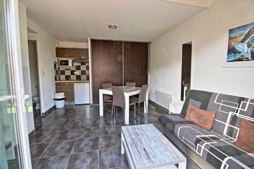 Villa F2 piscine et jardin - Saint-Cyprien