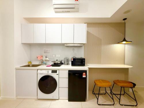 Η κουζίνα ή μικρή κουζίνα στο Bay Premier Suites by SSVC