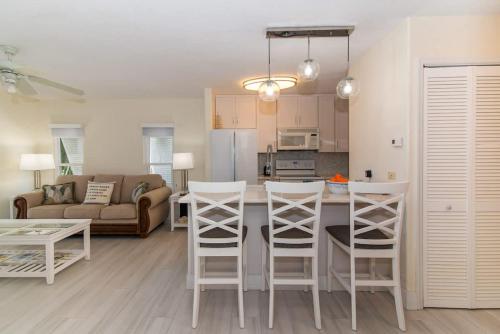 Η κουζίνα ή μικρή κουζίνα στο Kaibo Hacienda Condo