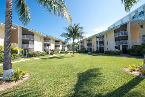 Κήπος έξω από το Cayman Reef Resort #6