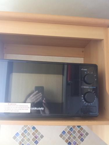 Televisyen dan/atau pusat hiburan di Sunrise Caravan