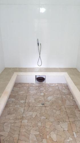 a room with a floor with a hole in the wall at Forest 15 min from Manta Beach in Pacoche