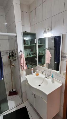 Koupelna v ubytování Quarto entre Centro & Cambuí