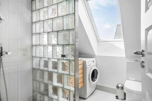 a bathroom with a washing machine and a window at 0344-Romo-Vestergade-331 in Sønderby