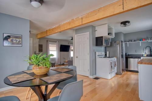 Η κουζίνα ή μικρή κουζίνα στο Entire Home-3 bedroom close to ALL