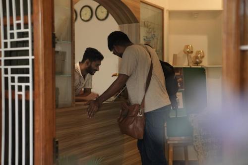 Clientes alojados en Palace Hostel by Borrbo