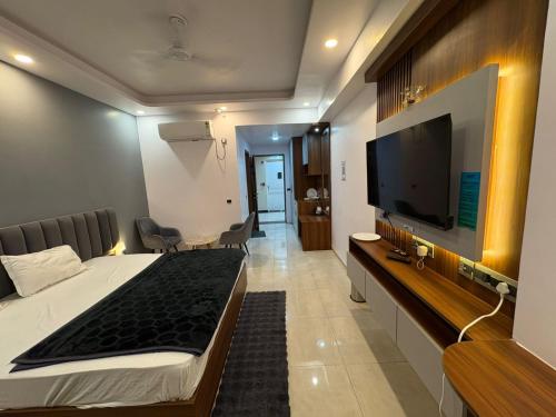 Μια τηλεόραση ή/και κέντρο ψυχαγωγίας στο Omaxe new hazratganj