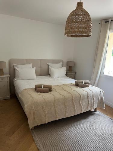 a bedroom with a large bed with two towels on it at Villa Marine, Jacuzzi, 25' Disneyland in La Celle-sur-Morin