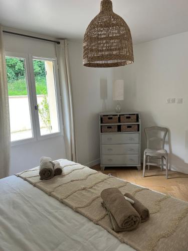 a bedroom with a bed with towels on it at Villa Marine, Jacuzzi, 25' Disneyland in La Celle-sur-Morin