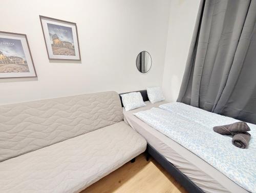 Spacious Apartment for Group Stays - 15 Min from Airport & City Center, 5 Min from Vienna Main-Bus Station EZ11
