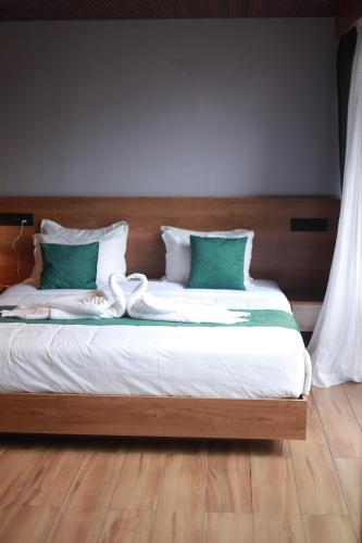 Postel nebo postele na pokoji v ubytování Mercure Resort Wayanad