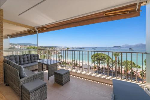 REF 2006 - Cannes Croisette - Luxurious apartment with sea view for rent