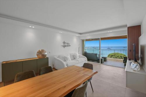 REF 2006 - Cannes Croisette - Luxurious apartment with sea view for rent