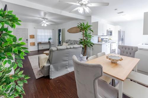a kitchen and living room with a table and chairs at Casa Little Beach House in Lake Worth