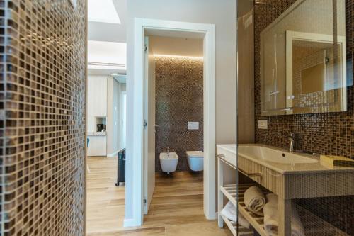 a bathroom with a sink and a mirror at Wine Hotel Lugana Parco al Lago in Sirmione