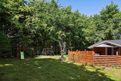 a yard with a playground and a wooden fence at 0651-Toftlund-Skikkild-bjerge-20 in Toftlund