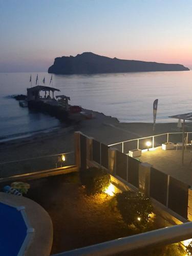 Comfy Beachfront Litinas Casa with SeaView