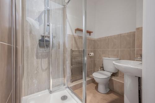 Et badeværelse på Chaucer Apartment