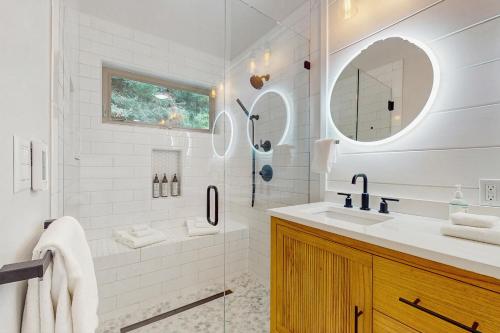 a white bathroom with a sink and a mirror at Lukk Enn in Trinidad