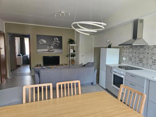 a kitchen and living room with a table and chairs at La casa di Edone in Monzambano