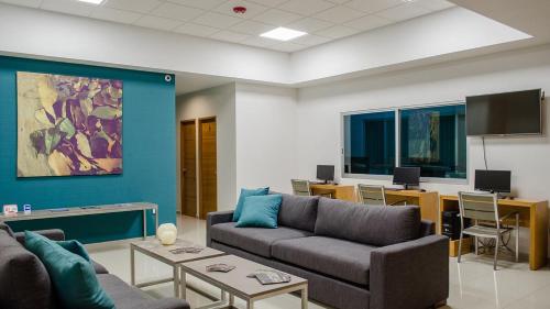 Concept Hotel - Centro Zamoraにあるテレビまたはエンターテインメントセンター