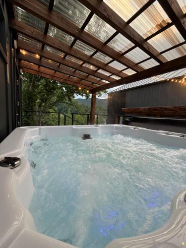Πισίνα στο ή κοντά στο Leaf Loft Chalet