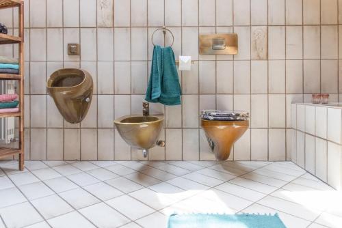a bathroom with two urinals in a tiled wall at Idyll in Ammerseenähe mit Blick ins Grüne in Windach
