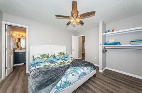 a bedroom with a bed and a ceiling fan at 2 Bedroom Beachside Suite in Clearwater Beach