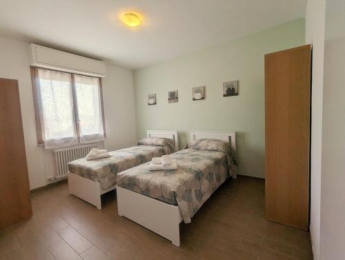 a bedroom with two beds and a window at Apartment Pescantina in Pescantina