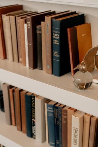 Perpustakaan di hotel