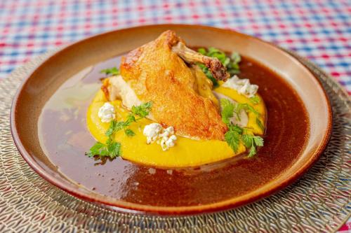 ゲストハウスの敷地内または近くでの食事または食べ物