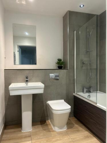 Near Old Trafford & Media City 2BR Flat photo 9