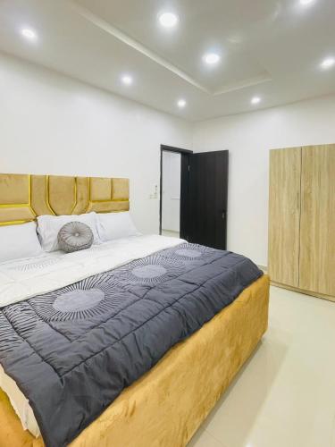 Una cama o camas en una habitación de Orchard Block 5