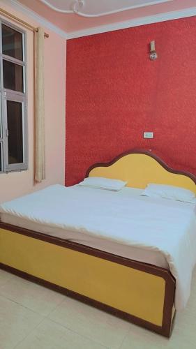 Ένα ή περισσότερα κρεβάτια σε δωμάτιο στο Hotel Gaurav