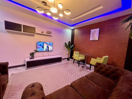 CATU Colors and Comfort, A Choice of Studios in Dakarにあるテレビまたはエンターテインメントセンター