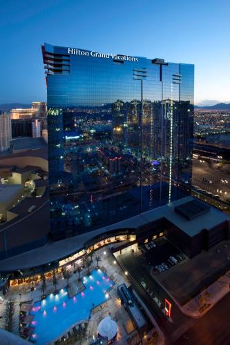 Бассейн в Hilton Grand Vacations Club Elara Center Strip Las Vegas или поблизости
