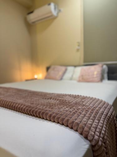 a pair of beds in a hotel room at Milenio in Manta