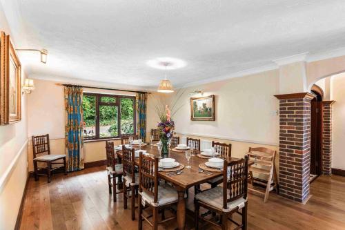 a dining room with a table and chairs at Churchill Country Retreat By My Getaways in Lewes