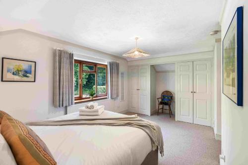 a bedroom with a bed and a window at Churchill Country Retreat By My Getaways in Lewes
