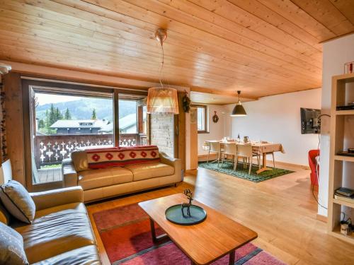 Spacieux T4 proche des pistes avec terrasse et parking - 6-8 pers.