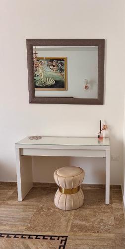 a white desk with a stool under a mirror at Marlou Health&Fit Club in Buccino