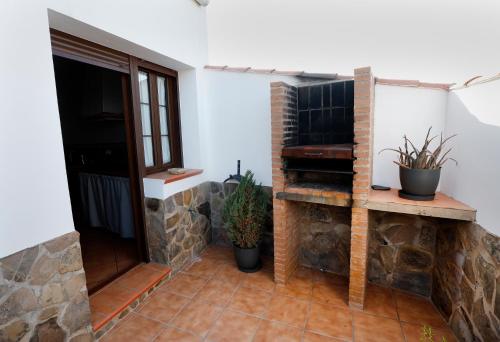 a room with a stone wall next to a door at Casa Rural La Fuente in Segura de León