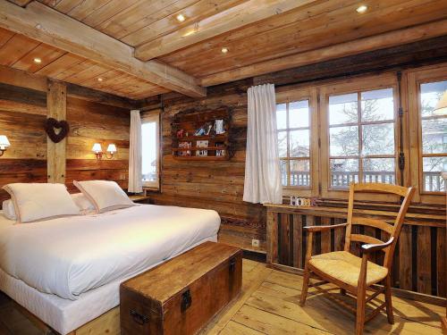 Katil atau katil-katil dalam bilik di Appartement de standing à Courchevel - 3 chambres, parking, accès pistes, vue sur la vallée - FR-1-575-236